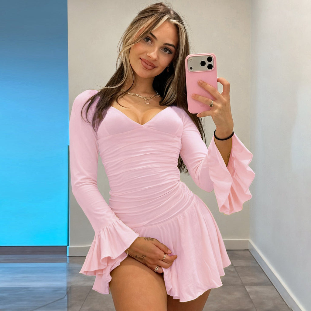 Robe patineuse ajustée à décolleté en V avec taille froncée et manches volantées Echo Archiv