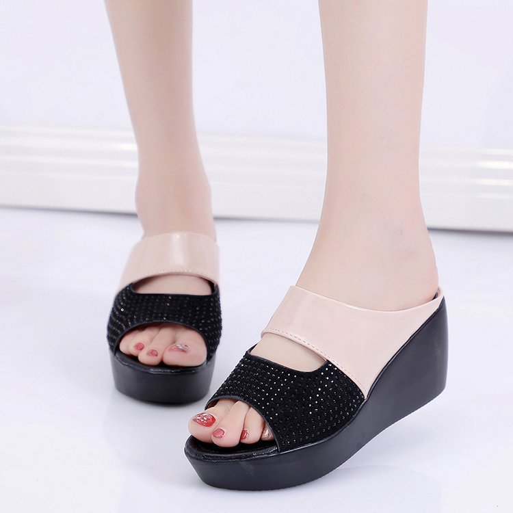 Sandales compensées pour femmes avec semelle amortissante confortable et décoration élégante R&B