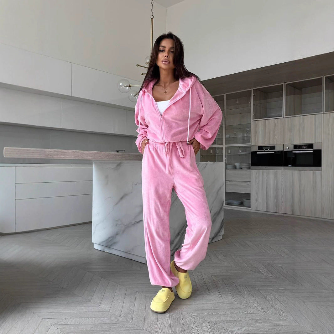 Ensemble lounge en velours doux pour femmes avec veste à capuche, fermeture éclair et pantalons confortables Echo Archiv