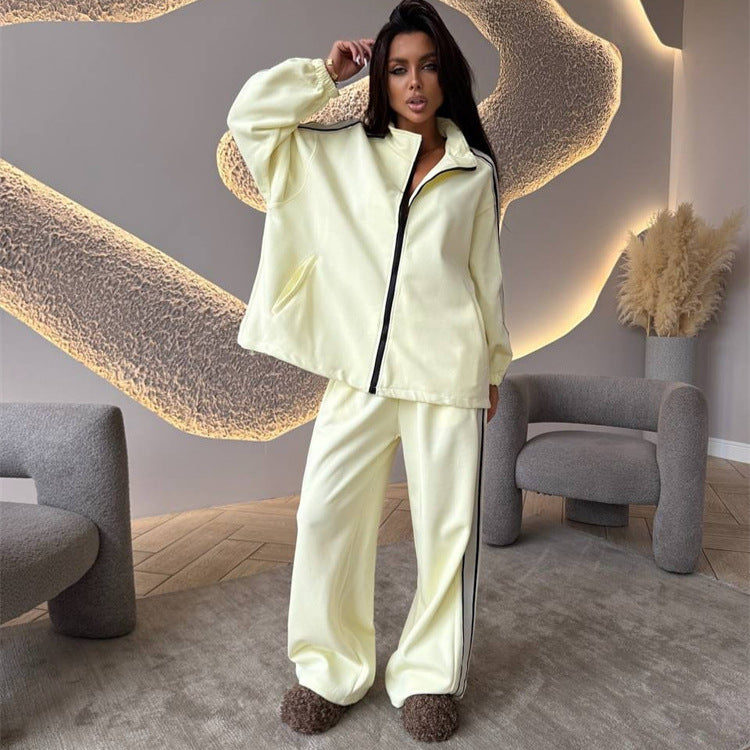 Ensemble d'entraînement oversize doux pour femmes avec veste zippée et pantalon de jogging taille haute large avec bandes contrastées Echo Archiv
