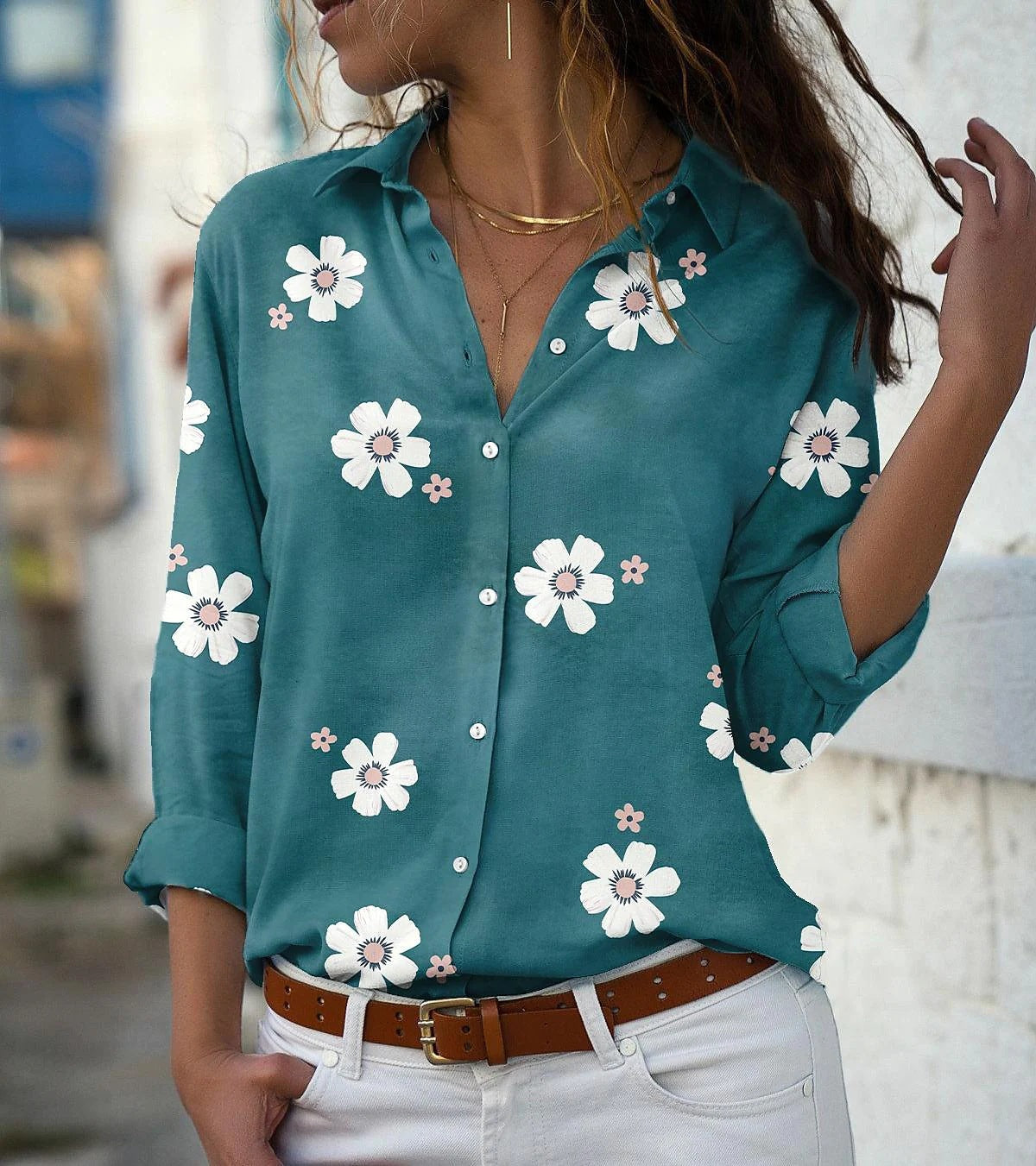 Blouse pour femmes avec motif floral, col chemise et coupe décontractée Echoarchiv