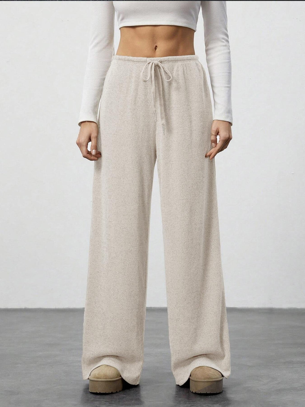 Pantalon de lounge en tricot côtelé doux pour femmes avec jambe large et cordon Echoarchiv