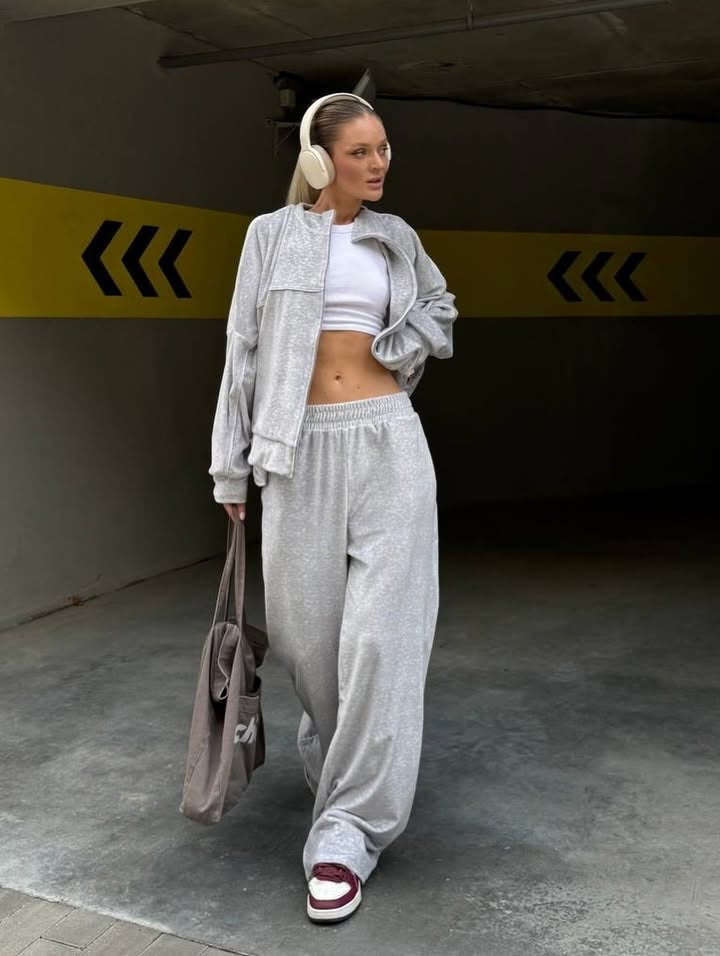 Ensemble moderne en velours pour femmes avec col montant zippé et pantalon palazzo fluide Echo Archiv