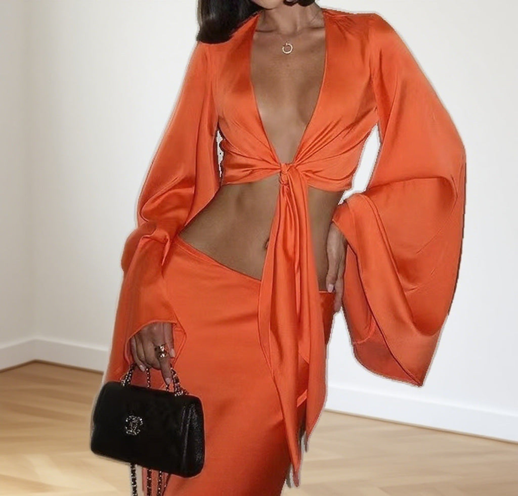 Ensemble femme composé d'un haut court avec de longues manches amples et d'une jupe midi assortie R&B