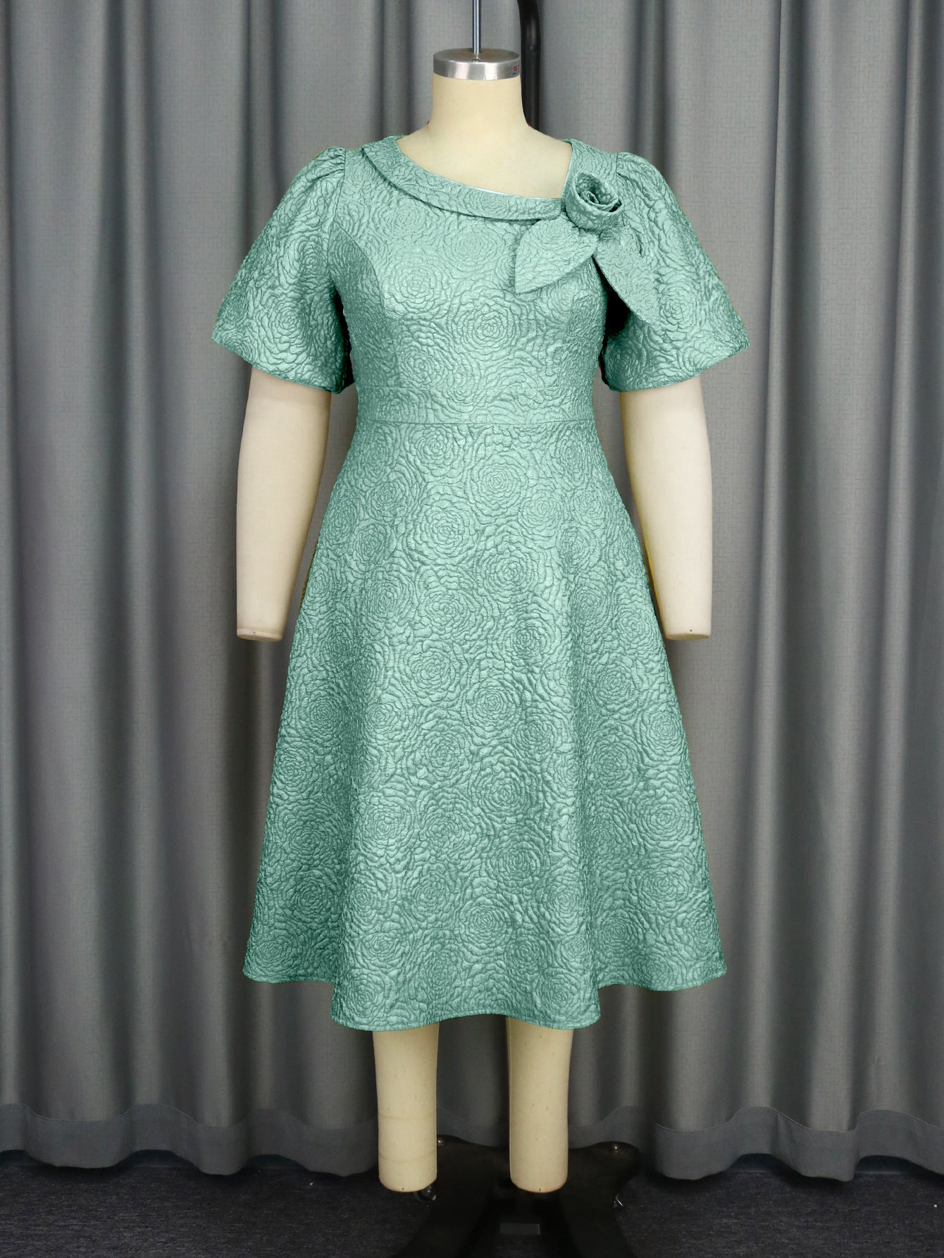 Robe pour femmes avec imprimé floral élégant et décoration en nœud R&B