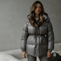 Veste à capuche pour femmes avec cordon de taille ajustable et finition brillante