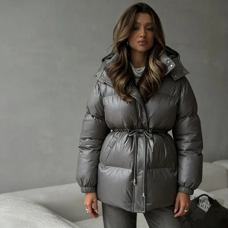 Veste à capuche pour femmes avec cordon de taille ajustable et finition brillante