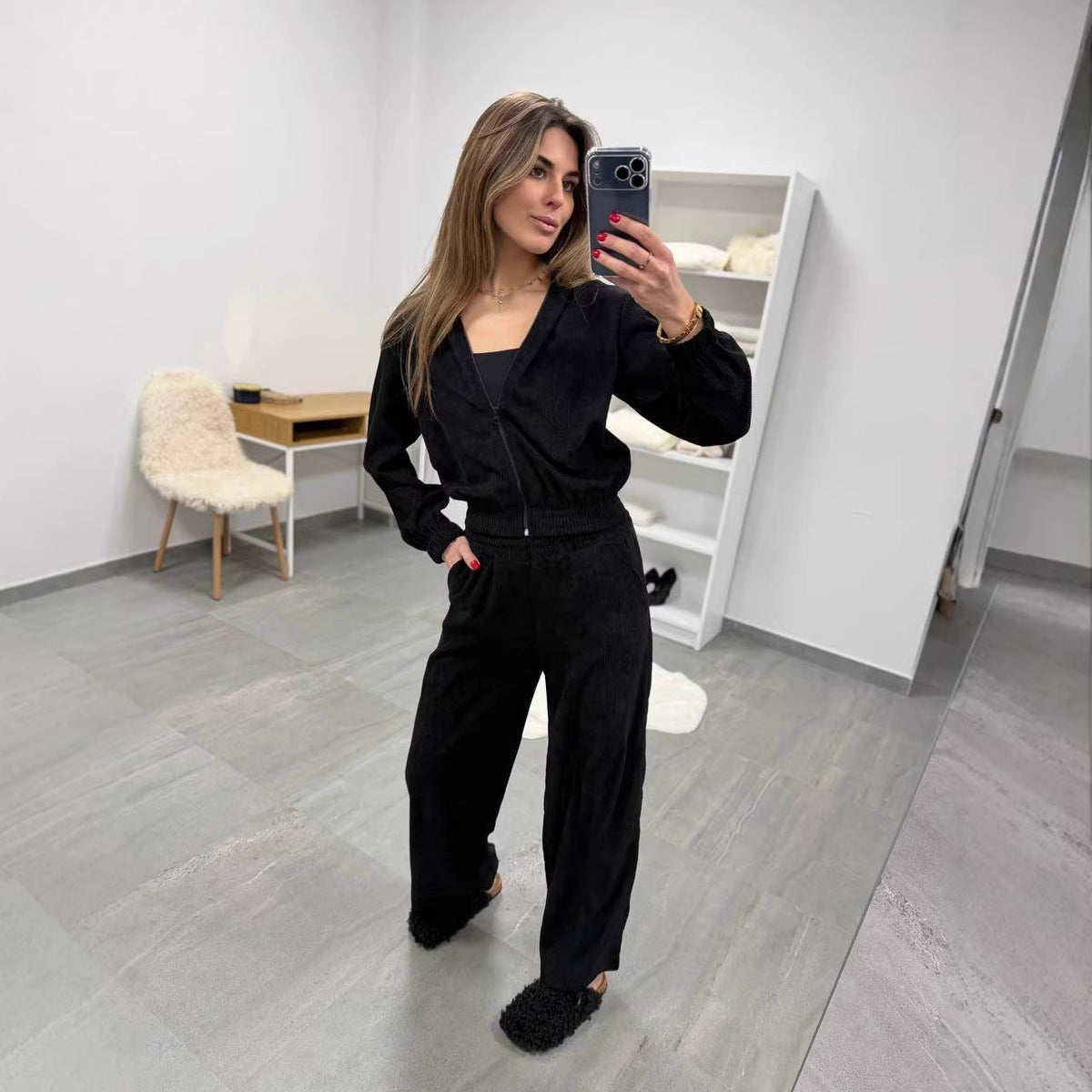 Ensemble en velours côtelé doux pour femmes avec veste à capuche courte et pantalon confortable Echo Archiv