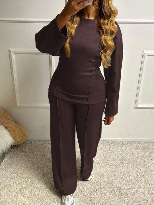 Ensemble lounge pour femmes en sweat-shirt cintré, avec des détails de couture sculptants et un pantalon palazzo ample Echo Archiv