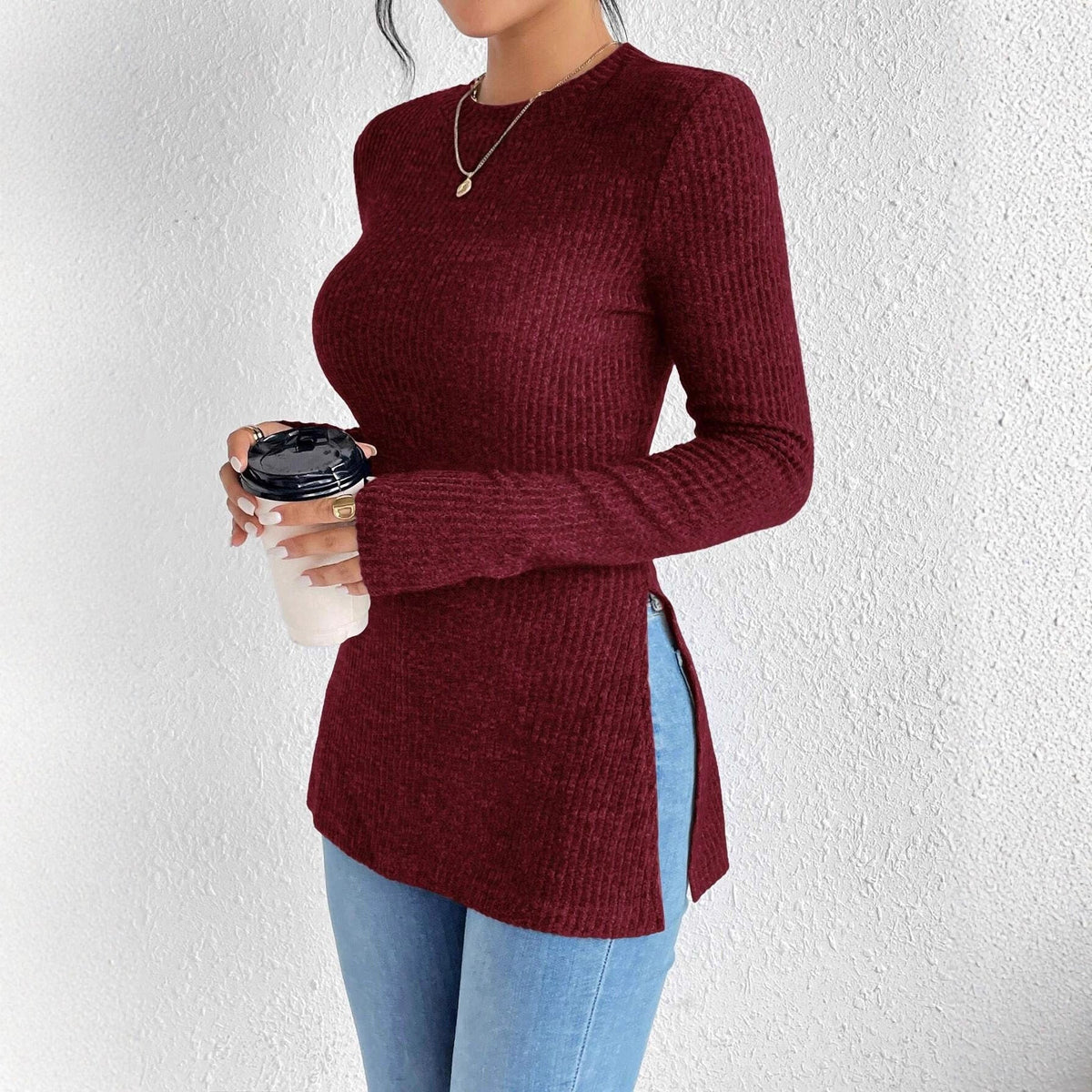 Pull fin côtelé ajusté pour femme avec col montant, manches longues et fentes latérales Echoarchiv