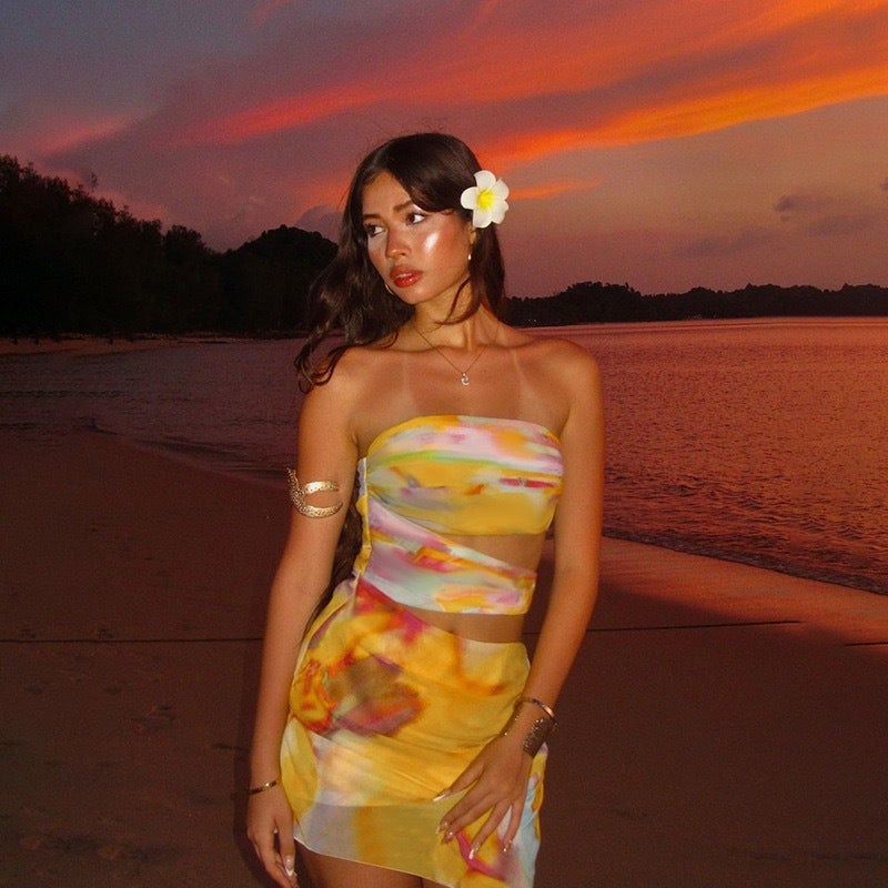 Robe de plage pour femmes avec un design moderne et coloré et une coupe élastique R&B