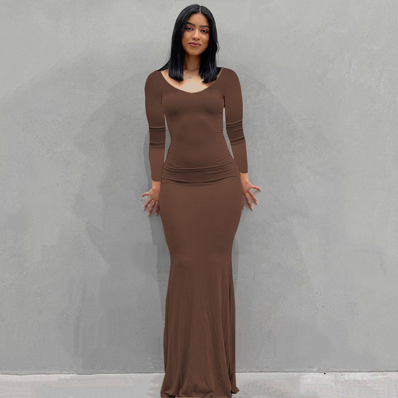 Robe maxi en jersey ajustée pour femmes avec drapés cintrés, manches longues et ourlet évasé Echoarchiv