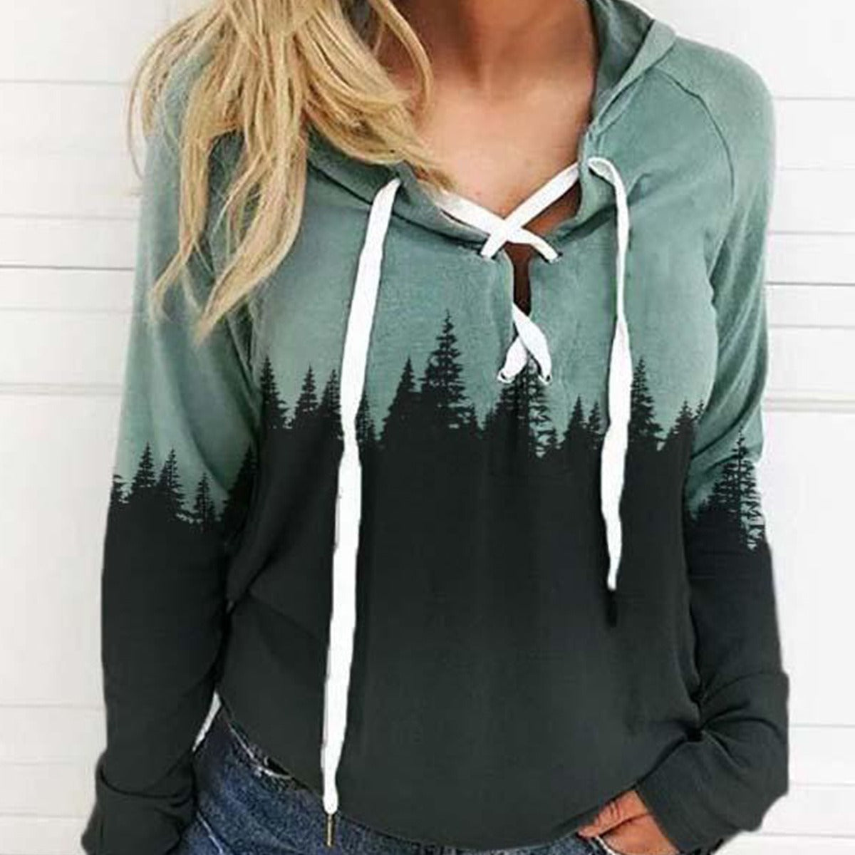 Sweat à capuche pour femmes avec imprimé forêt, détail de lacet et manches raglan Echo Archive