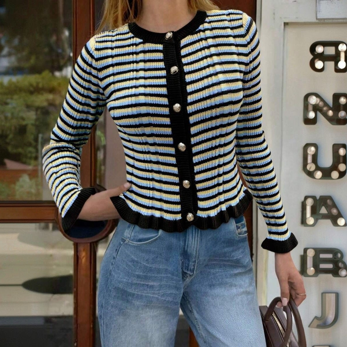 Cardigan court côtelé pour femmes avec volants et boutons statement Echoarchiv