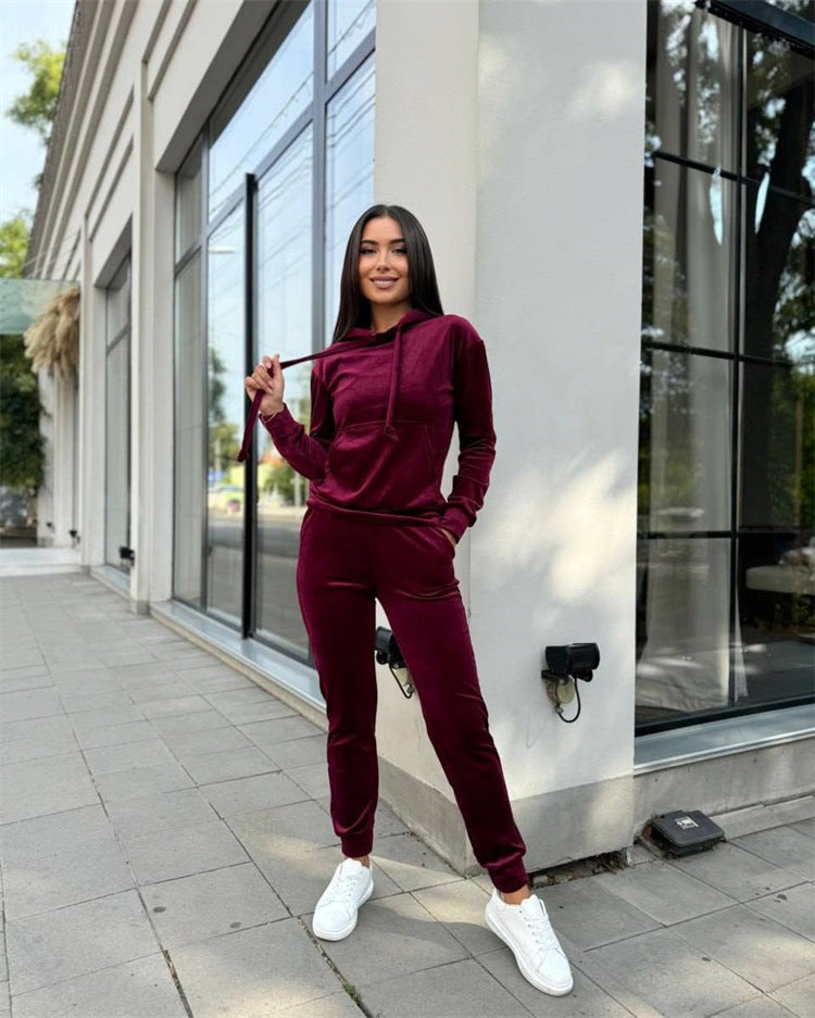 Ensemble lounge en velours doux pour femmes avec sweat à capuche et jogging tapered Echo Archiv