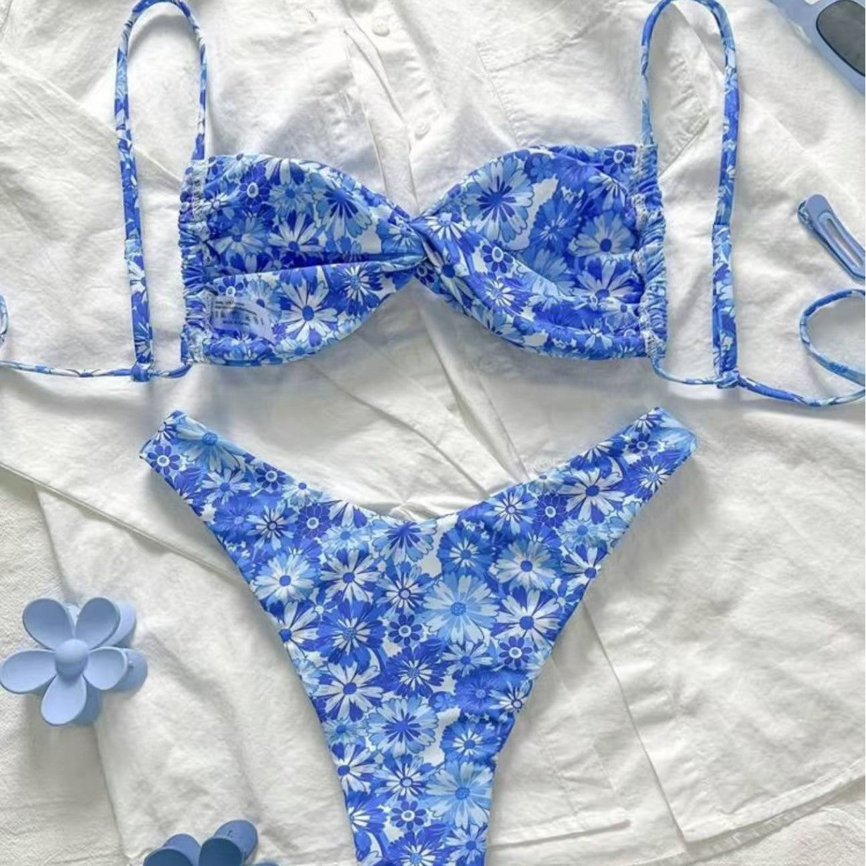Bikini triangle pour femmes avec design floral et détails en volants Echo Archiv