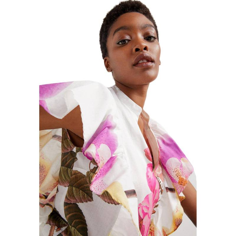 Ensemble de blouse et pantalon pour femmes avec design floral et détails délicats en volants de Heidi-Mode