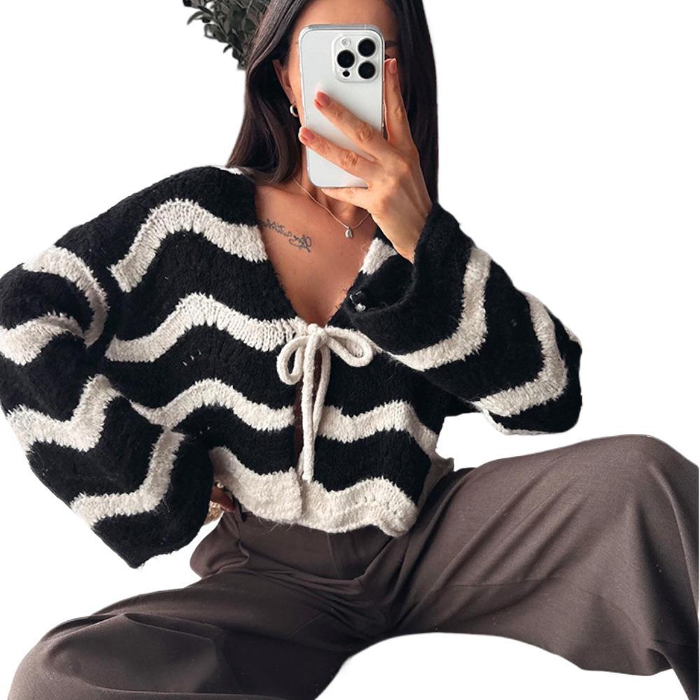 Cardigan court en peluche pour femmes avec texture en zigzag, lien et manches oversize