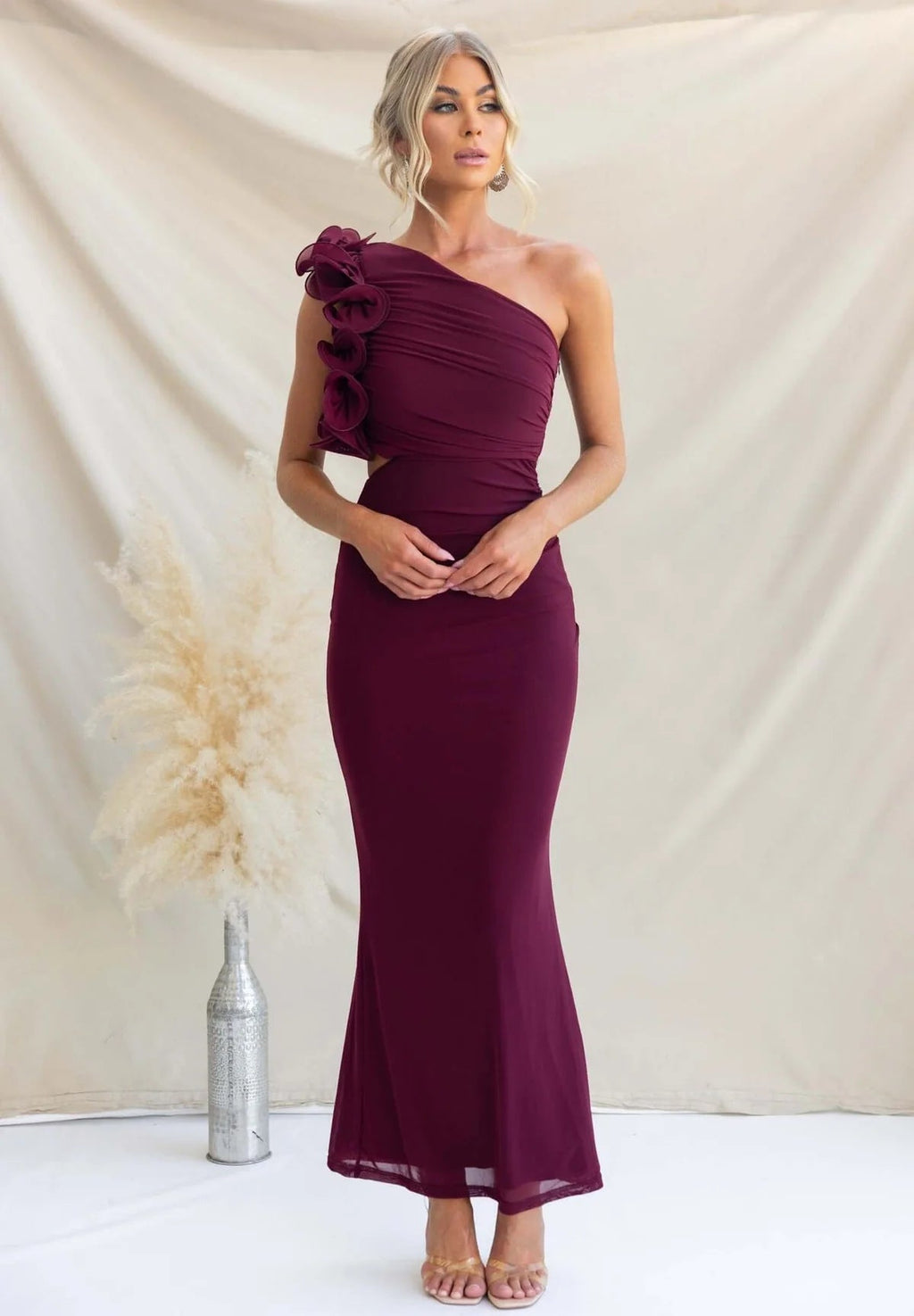 Robe maxi femme à une épaule avec volants