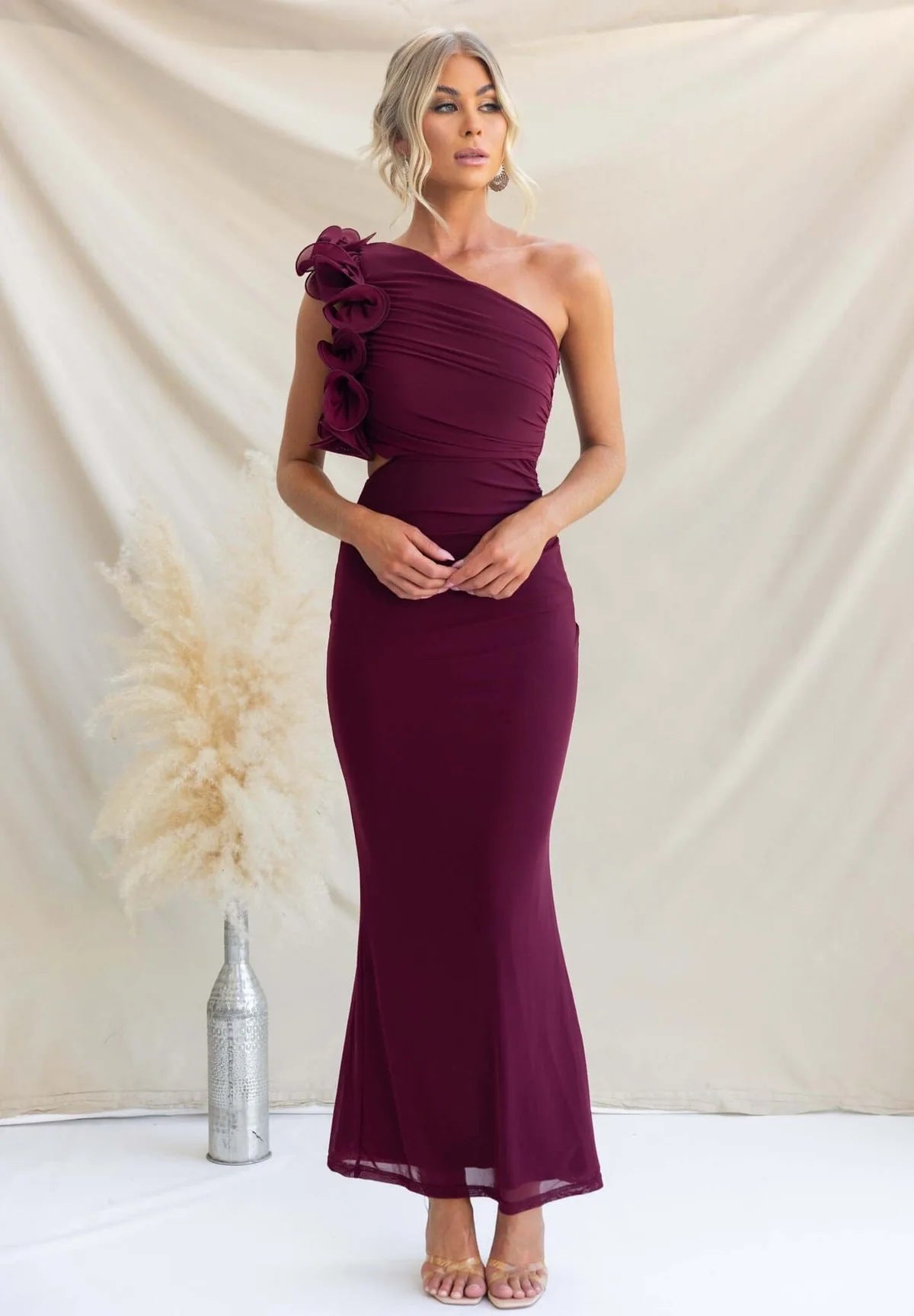 Robe maxi femme à une épaule avec volants