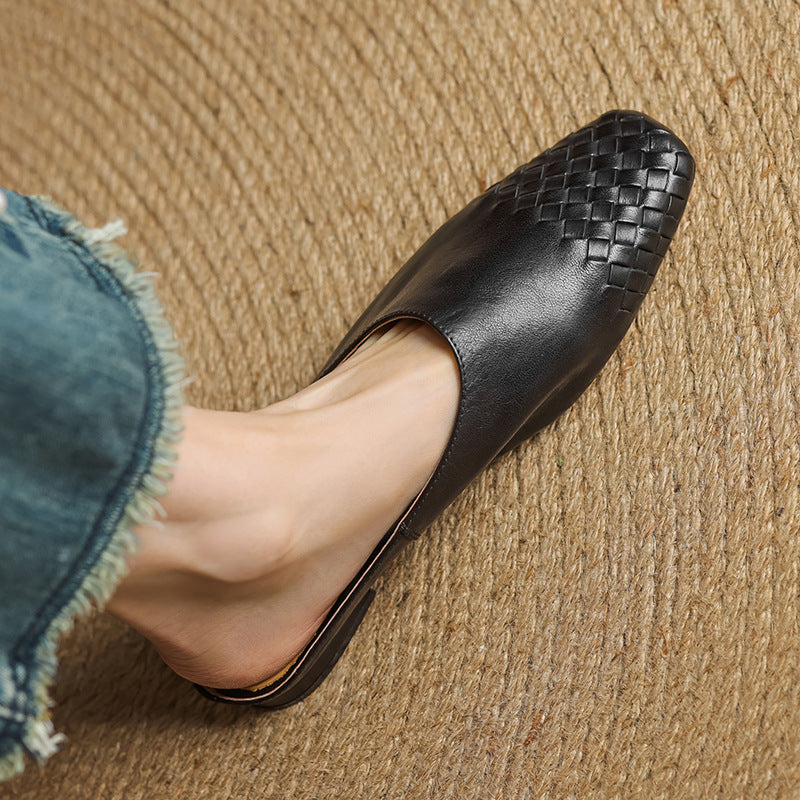 Alessira | Pantoufles en cuir classiques à bout fermé