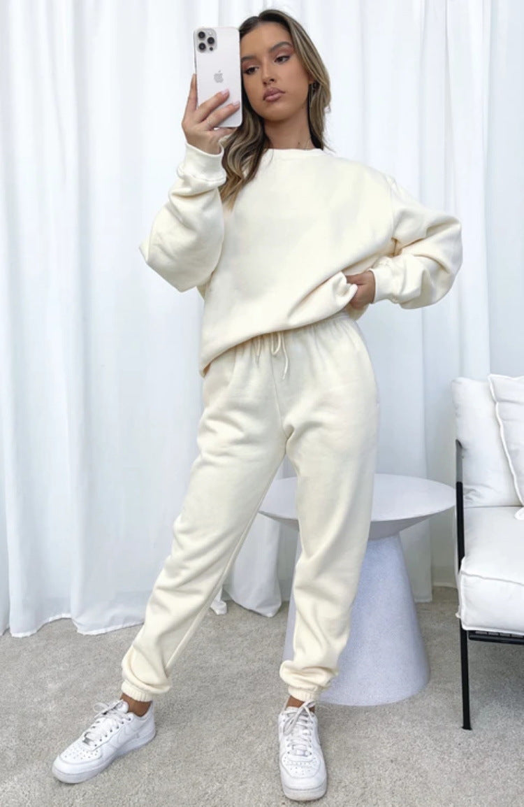 Ensemble de loungewear Cozy à deux pièces pour femmes avec col rond oversize et jogging taille haute avec cordon Echo Archiv