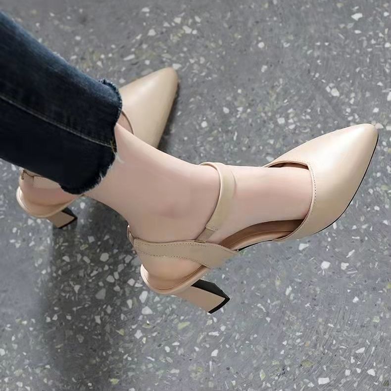 Escarpins à talon ouvert pour femmes avec un élégant bout et un talon bloc moderne R&B