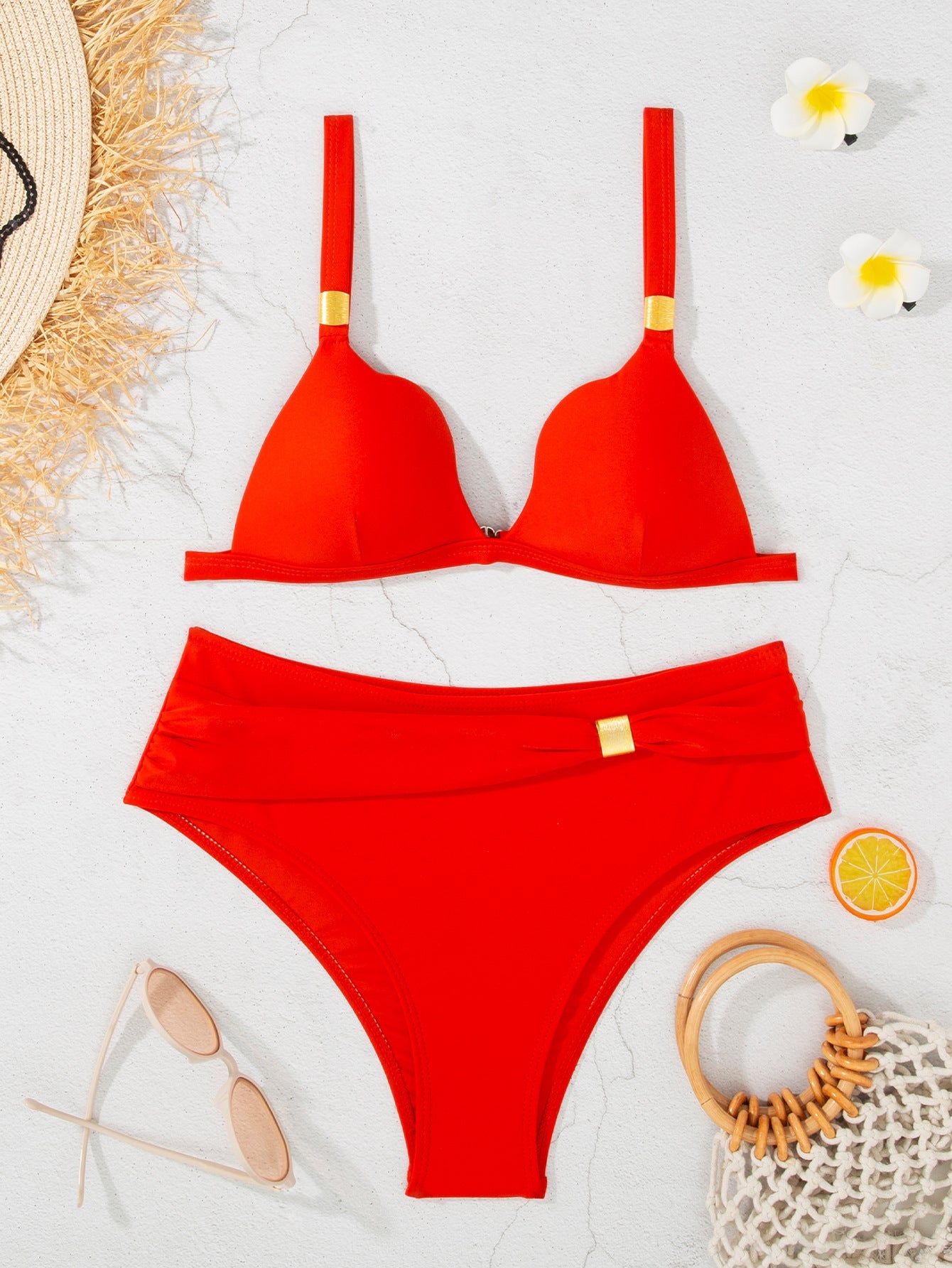 Bikini pour femmes avec un design élégant et un accent doré Echo Archiv
