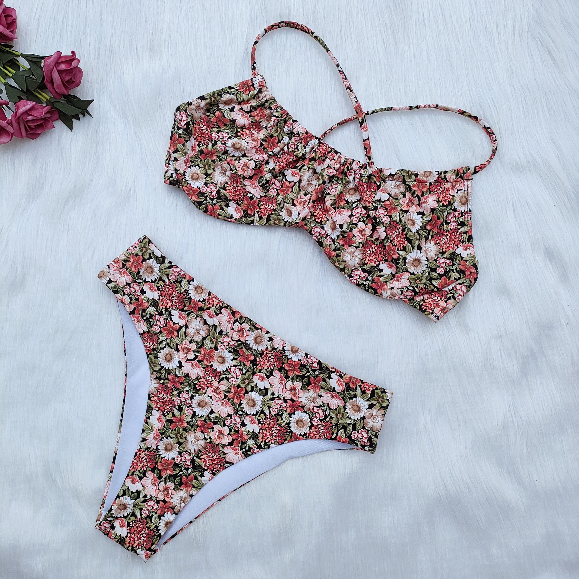 Ensemble de bikini floral pour femmes avec design ludique R&B