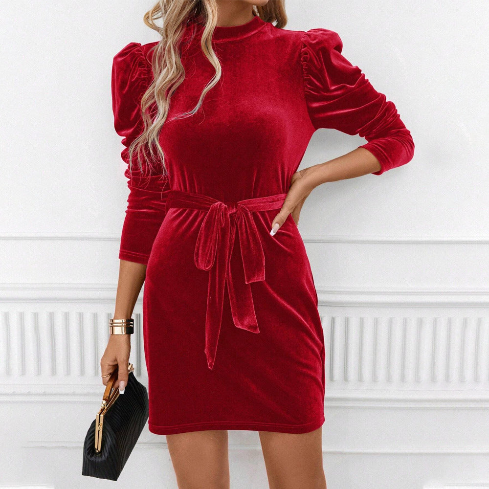 Robe mini en velours pour femmes avec col montant, épaules froncées, manches longues et ceinture à nouer Echo Archive