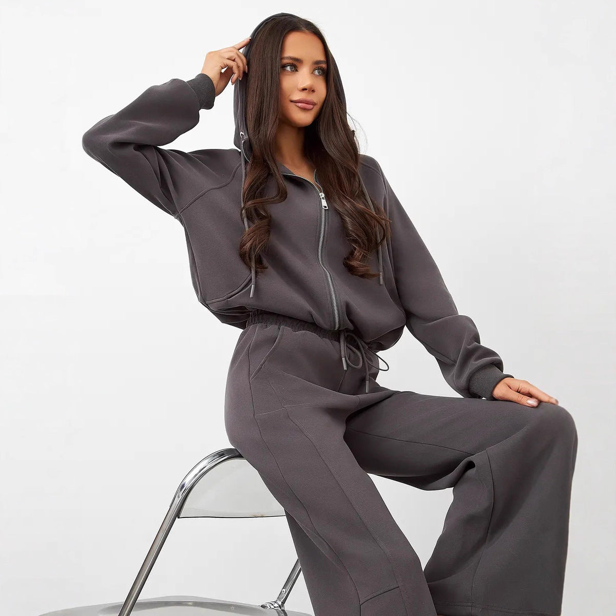 Sweat à capuche zippé oversize pour femmes avec poche kangourou et pantalon de jogging taille haute avec coupe large Set Echo Archiv