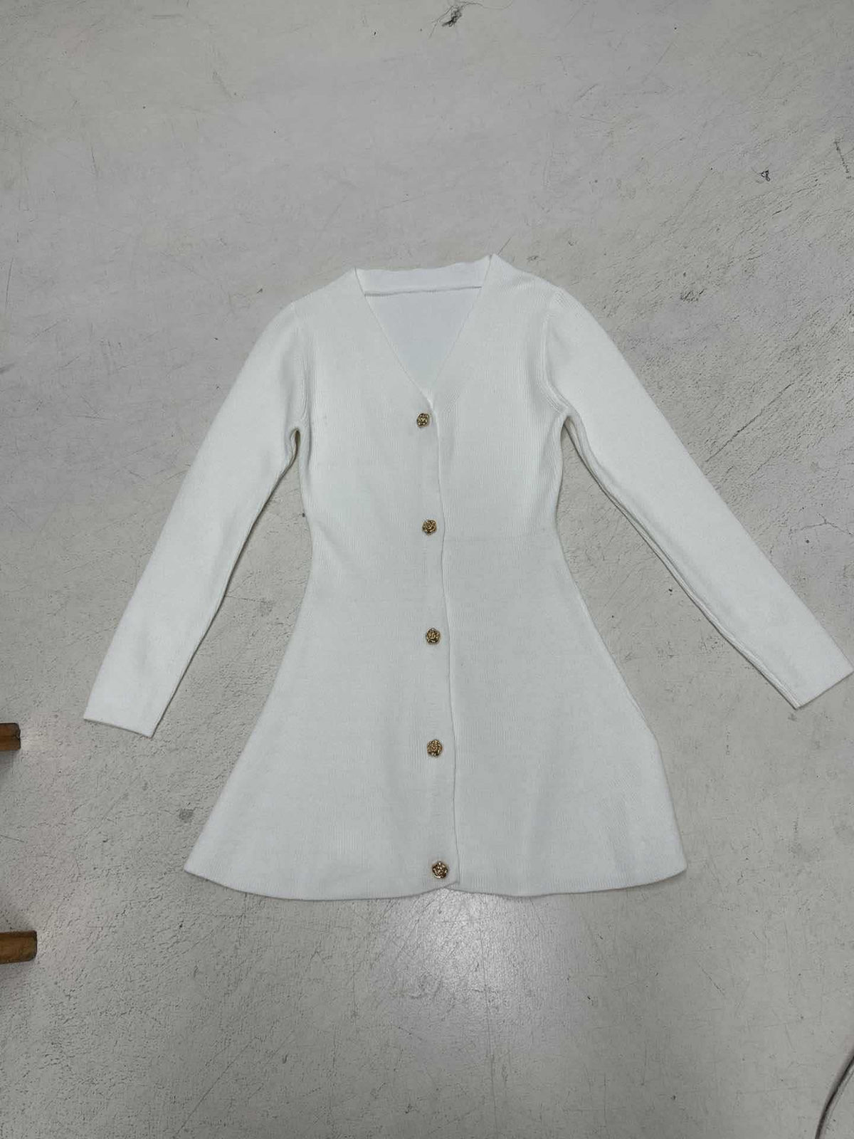 Robe-cardigan ajustée en tricot pour femmes avec décolleté en V et boutons décoratifs Echo Archiv