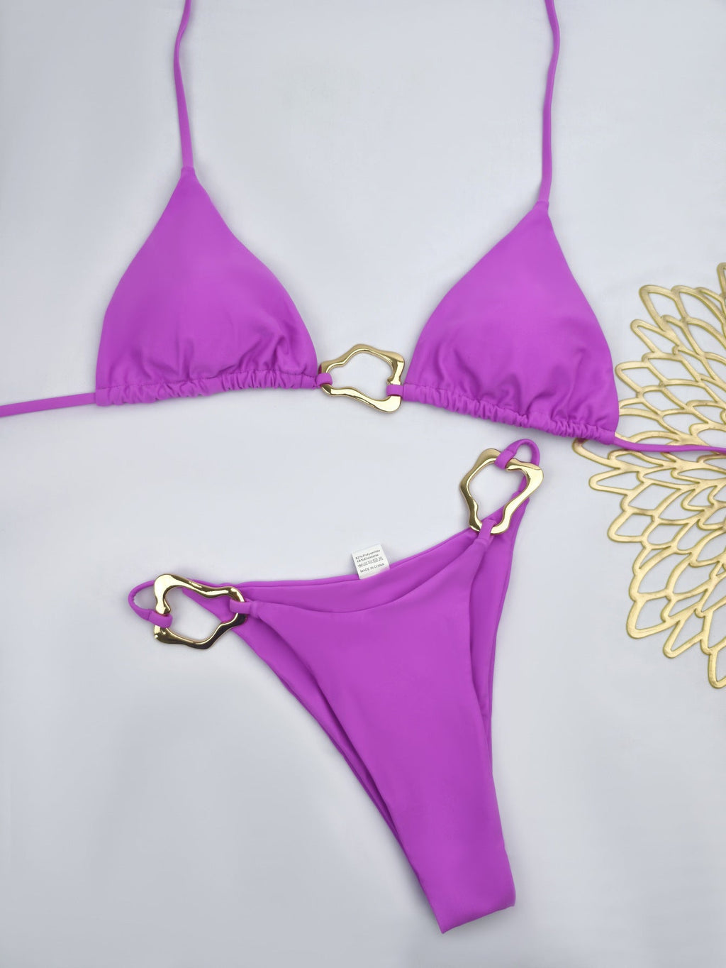 Bikini triangle femme avec détails dorés élégants Echo Archiv