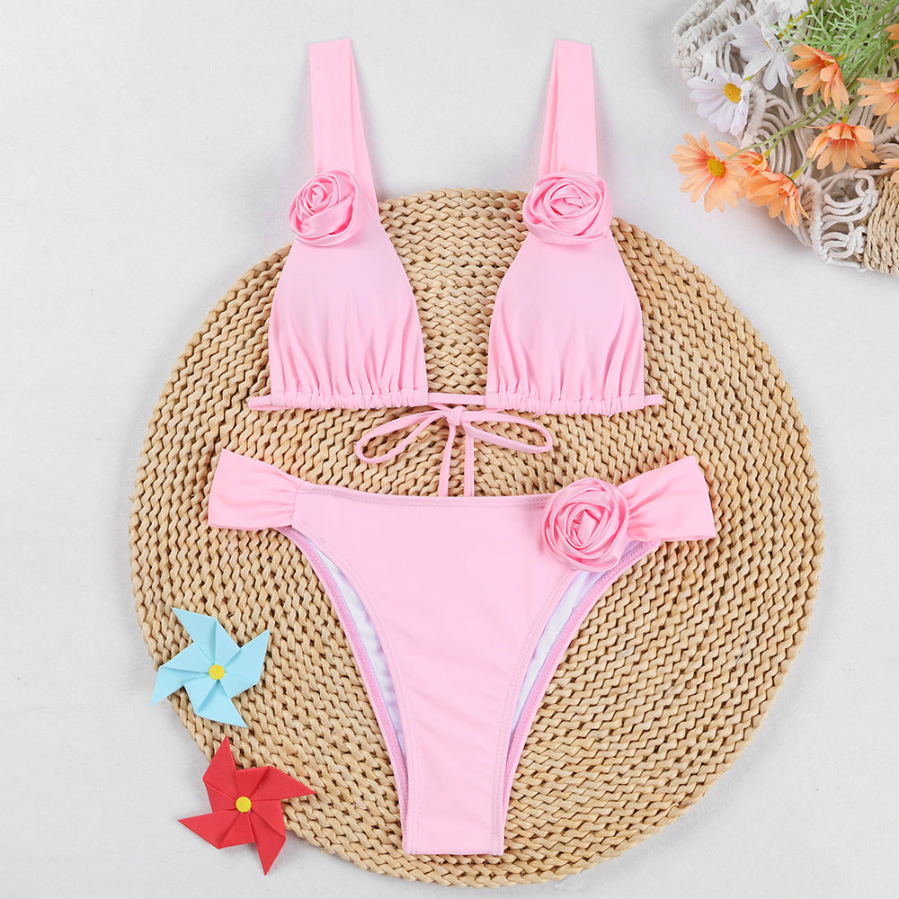 Bikini triangle pour femmes avec des appliqués floraux romantiques R&B