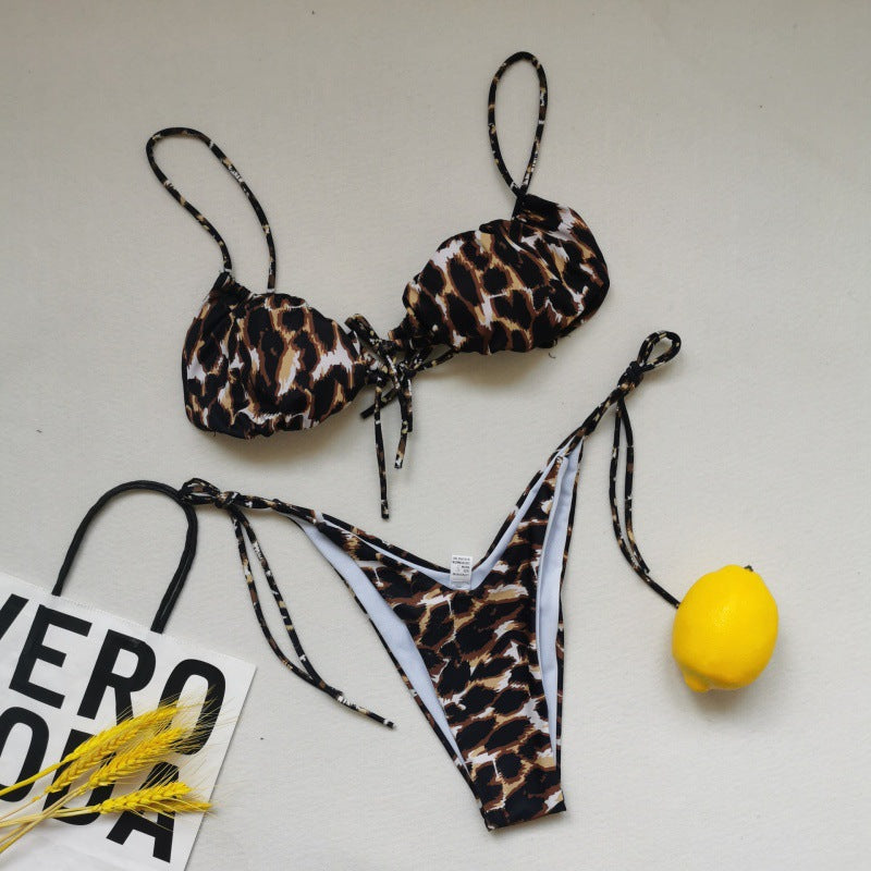 Ensemble bikini triangle pour femmes avec des liens ludiques et un contraste de couleurs élégant R&B