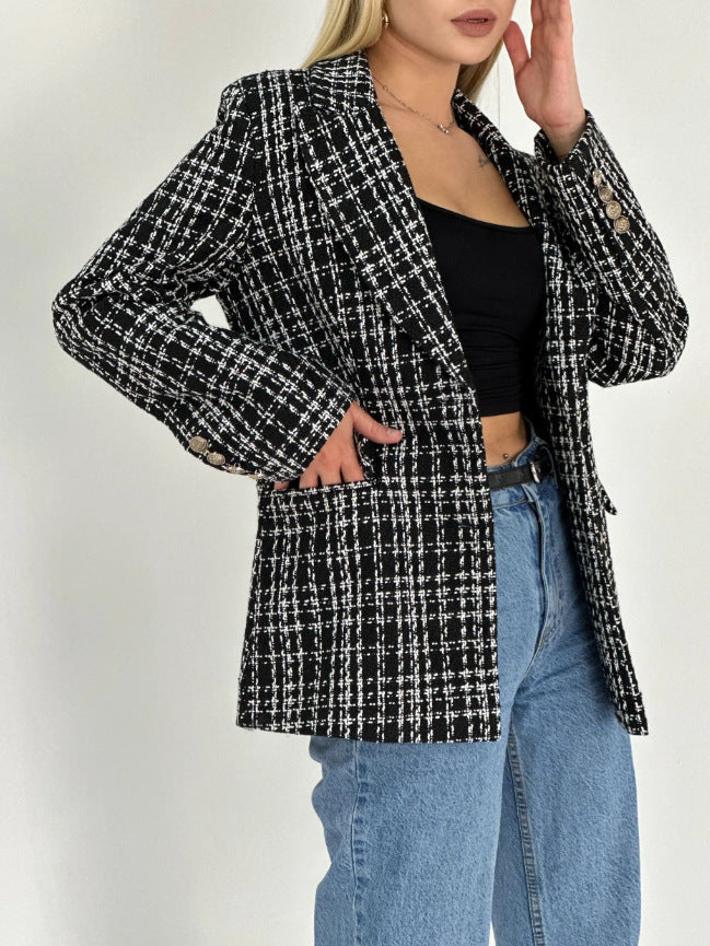 Veste blazer pour femmes avec coupe cintrée et boutons élégants