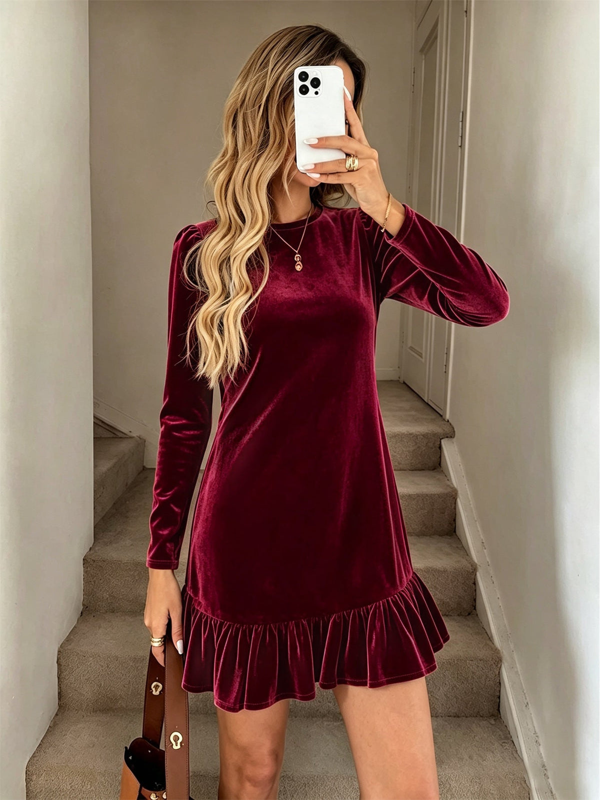 Robe mini en velours pour femmes avec manches longues, ourlet volanté froncé et épaules bouffantes Echo Archive