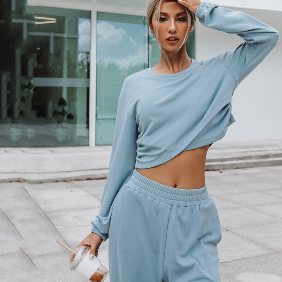 Ensemble de lounge ample pour femmes avec pull oversized cropped et pantalon palazzo taille haute Echo Archive
