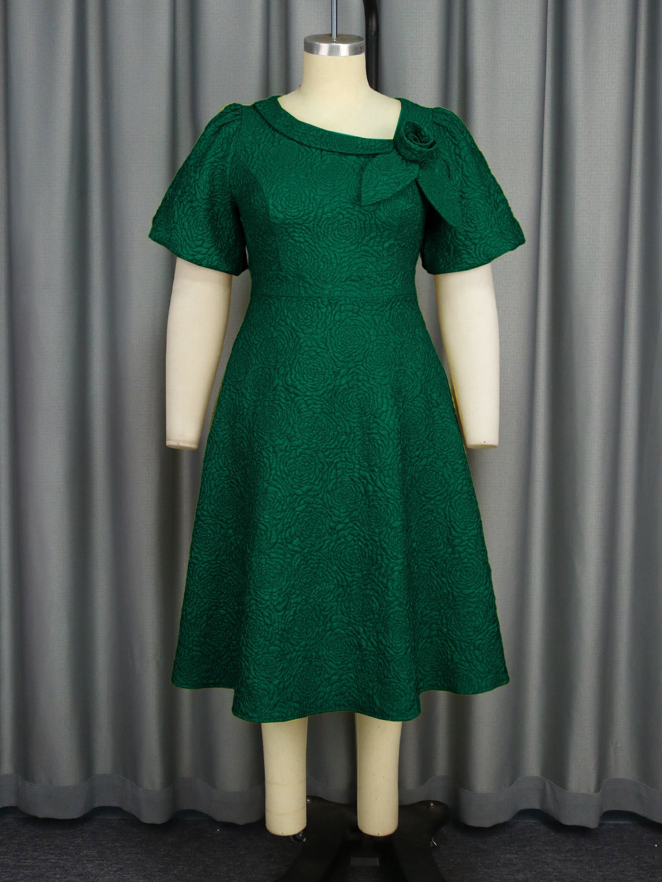 Robe pour femmes avec imprimé floral élégant et décoration en nœud R&B