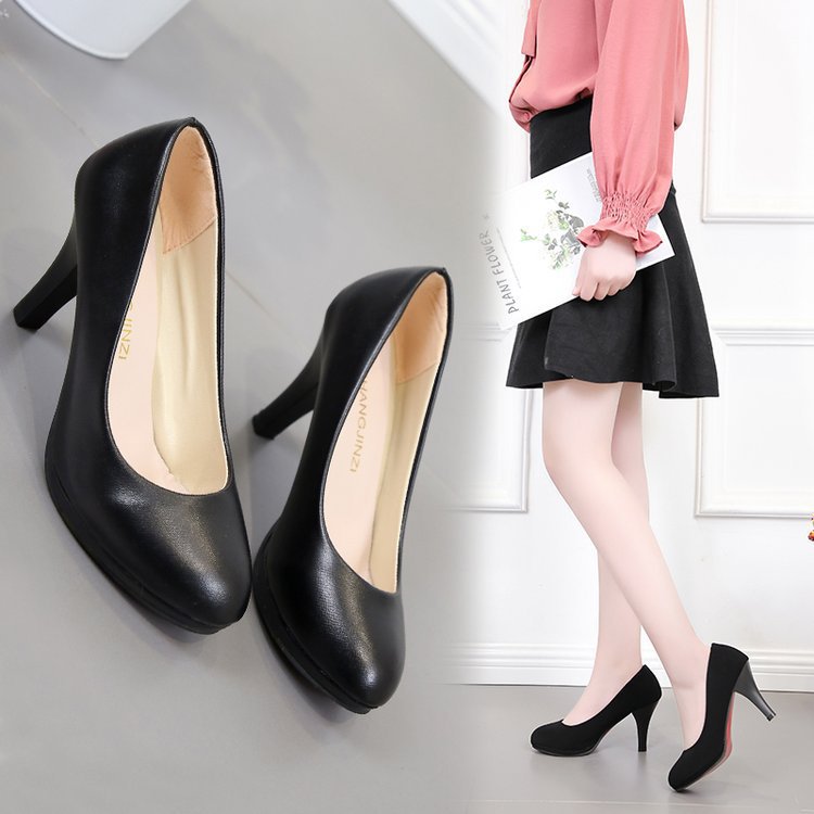 Pompes classiques pour femmes avec un élégant talon bloc et un rembourrage intérieur confortable R&B