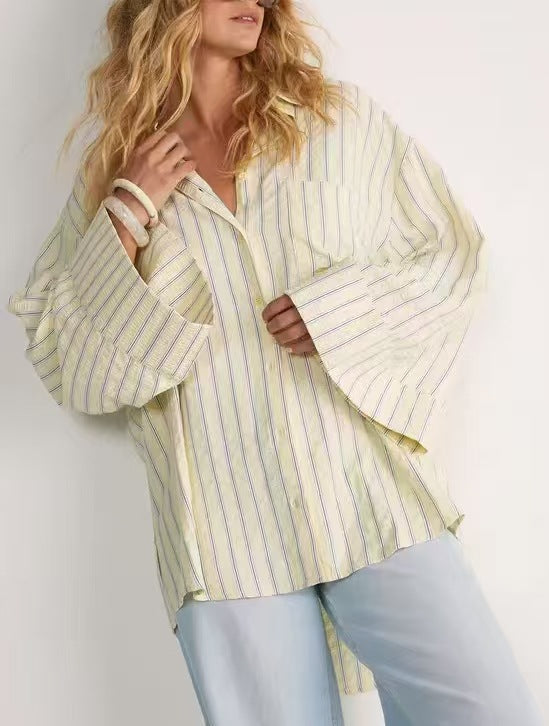 Chemisier oversize pour femmes avec manches évasées et motif à rayures fines