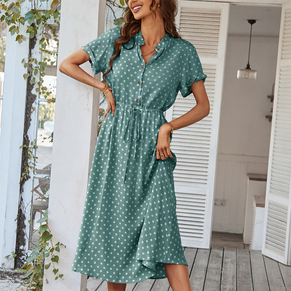 Robe midi pour dames avec des pois, des boutons et une ceinture à nouer