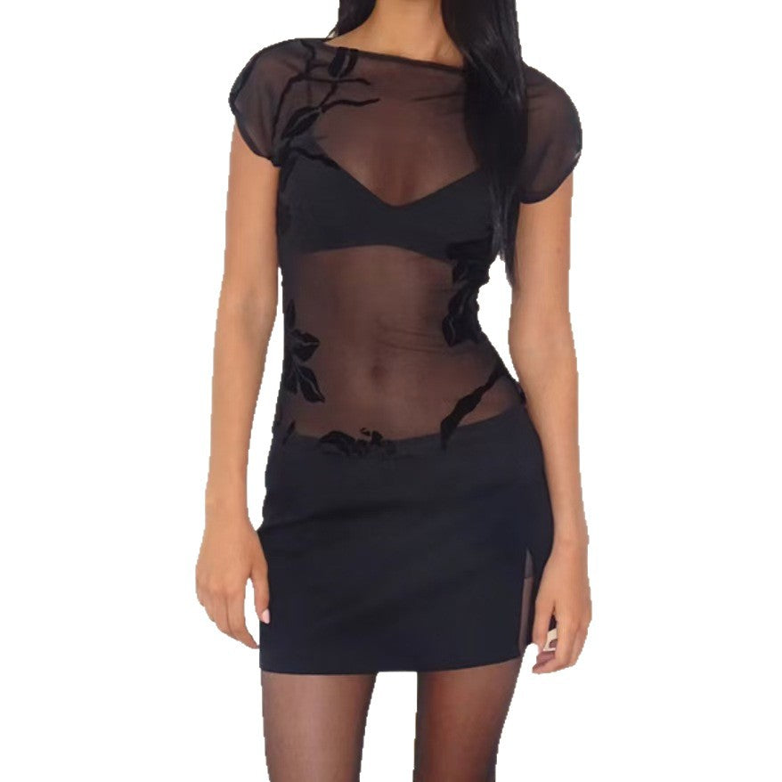 Robe Mini Femme Ludique avec Haut Transparent et Accents Floraux R&B
