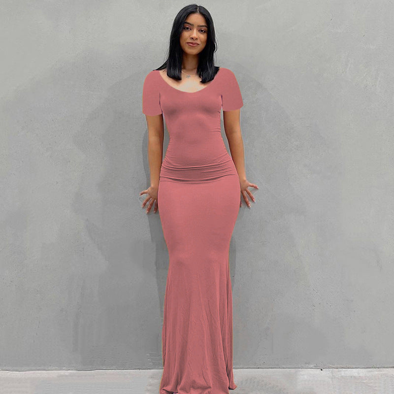 Robe maxi en jersey ajustée pour femmes avec drapés cintrés, manches longues et ourlet évasé Echoarchiv