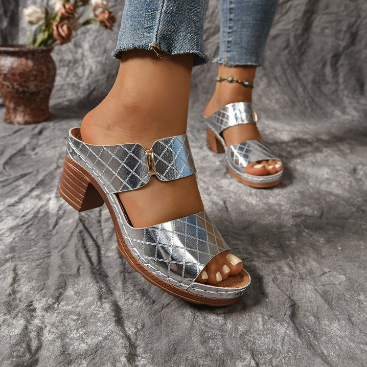 Sandales compensées pour femmes avec une structure de sangles confortable et un design à la mode R&B