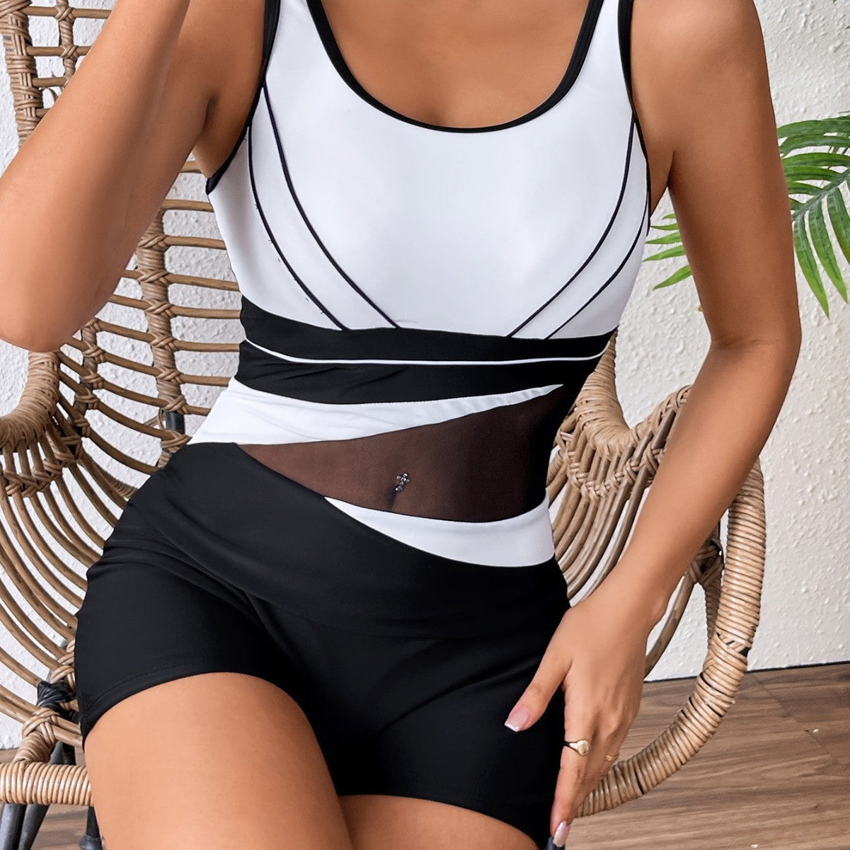 Maillot de bain sportif femme à col haut avec design en maille tendance R&B
