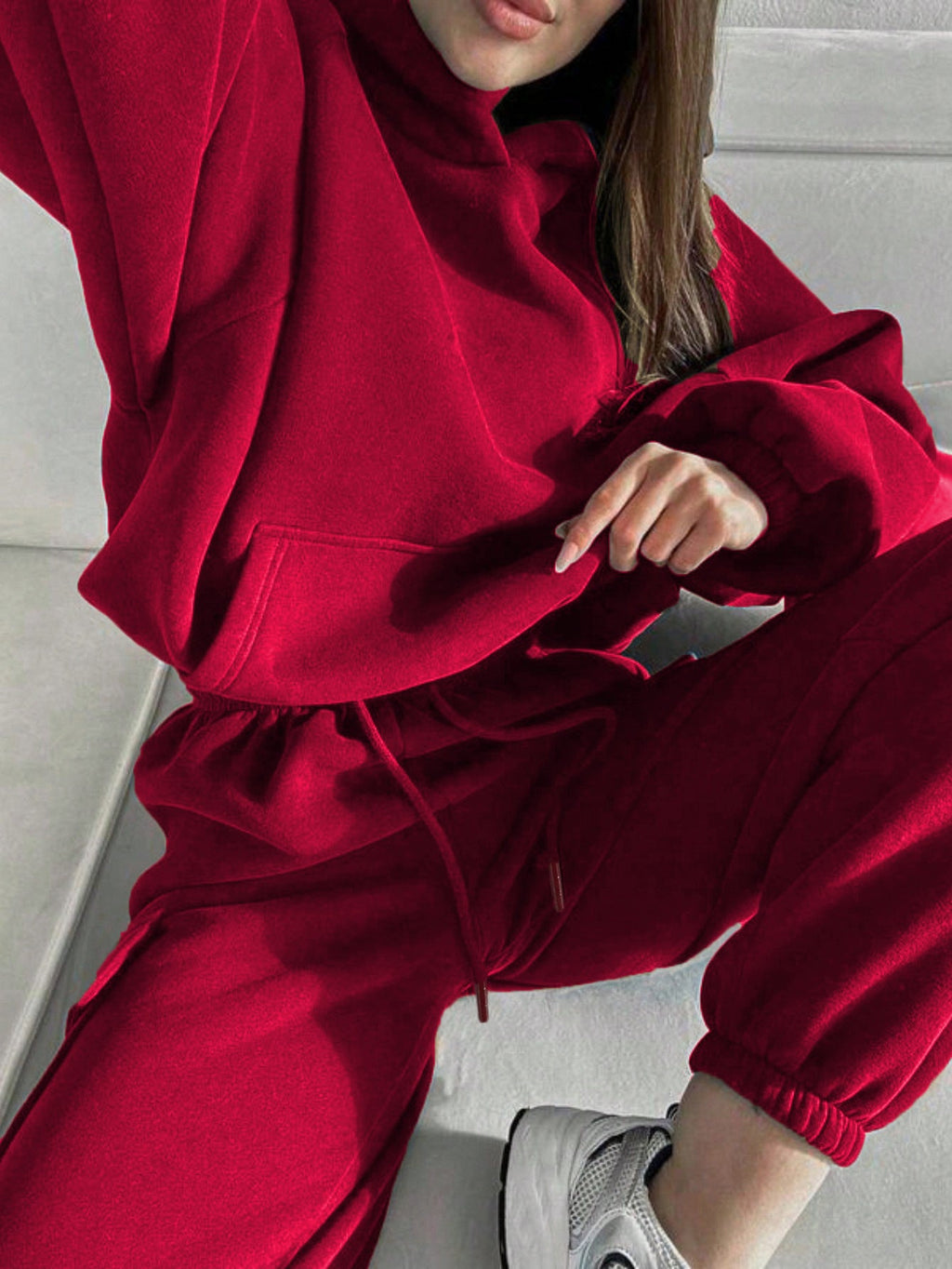 Ensemble de sweat à capuche oversize pour femmes avec poche kangourou et pantalon de jogging cargo