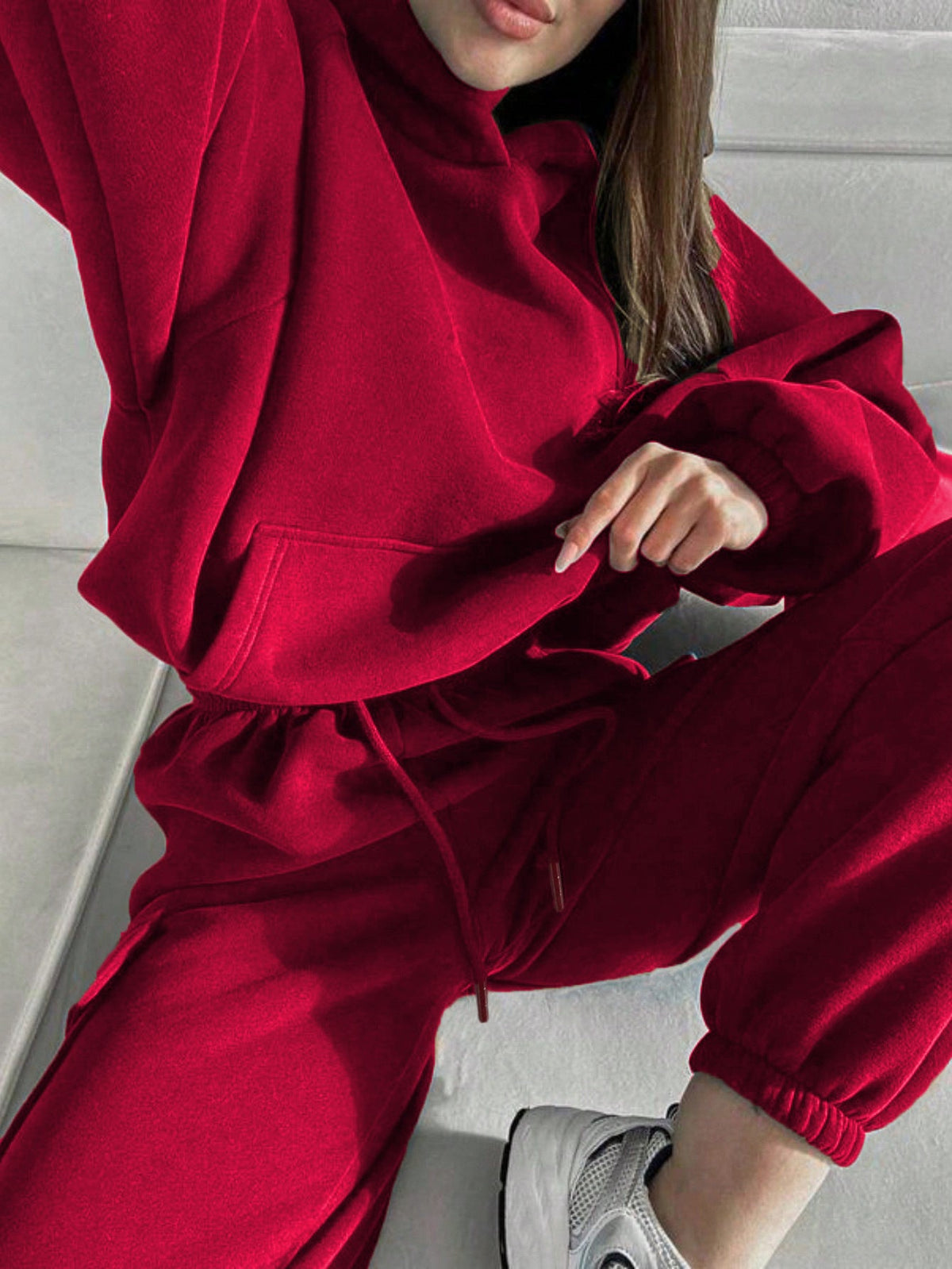 Ensemble de sweat à capuche oversize pour femmes avec poche kangourou et pantalon de jogging cargo