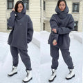Ensemble en polaire oversize pour femmes avec capuche volumineuse, col châle incurvé et pantalon de jogging confortable