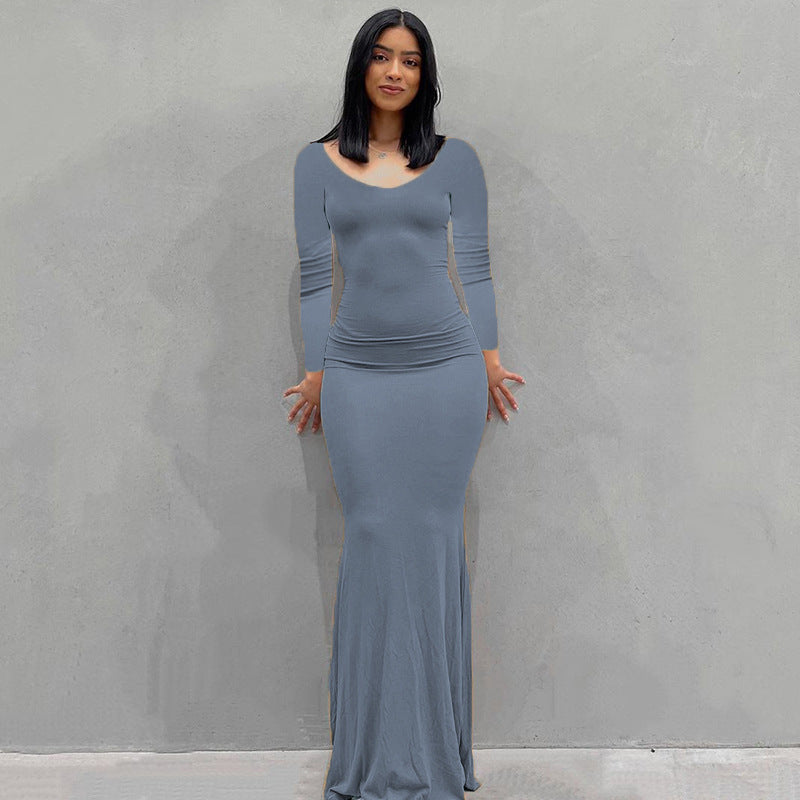 Robe maxi en jersey ajustée pour femmes avec drapés cintrés, manches longues et ourlet évasé Echoarchiv